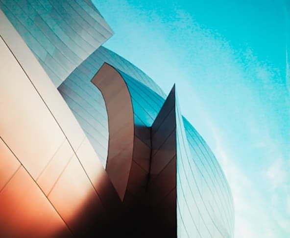 GAIOL Prédio moderno colorido.